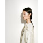 Bild von Koszulka Z Organzy Z Krótkim Rękawem − Limited Edition – Perłowo-Szary – S – Massimo Dutti – Kobieta
